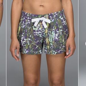 RARE Lululemon Spring Break Away Shorts - Floral Sport White Multi
